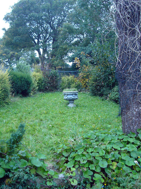 The urn in the secret garden