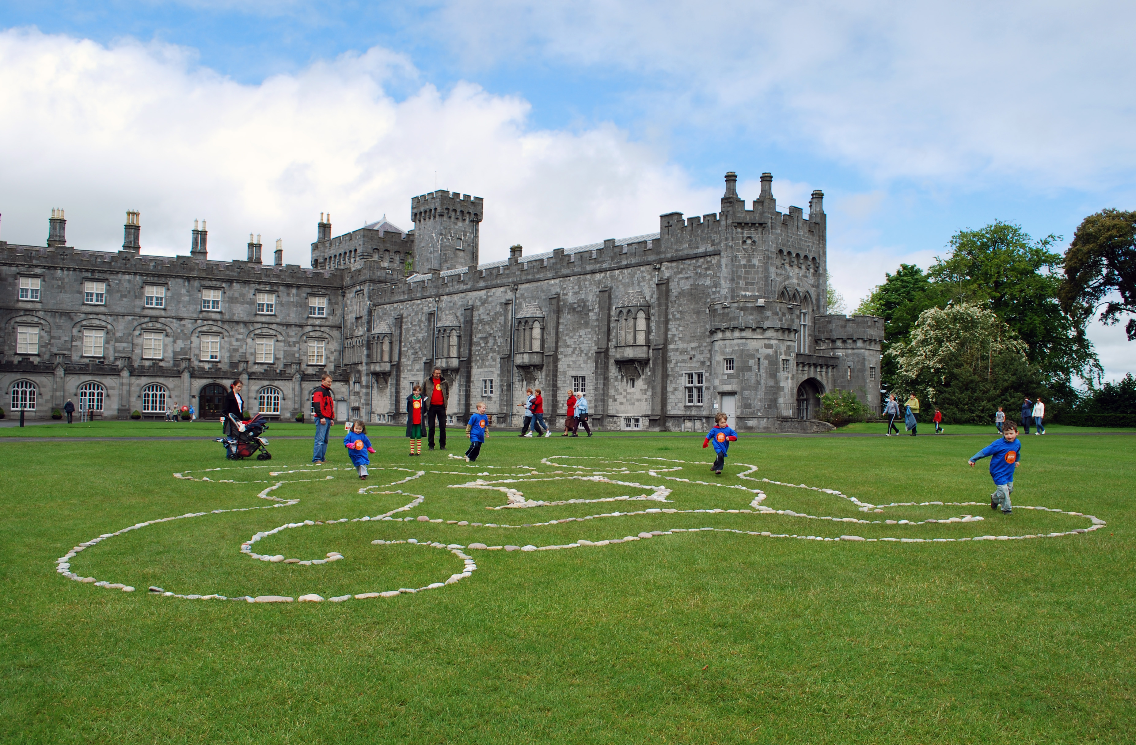 4 Towers Labyrinth-NicPiper/MarieBrett-National Drawing day